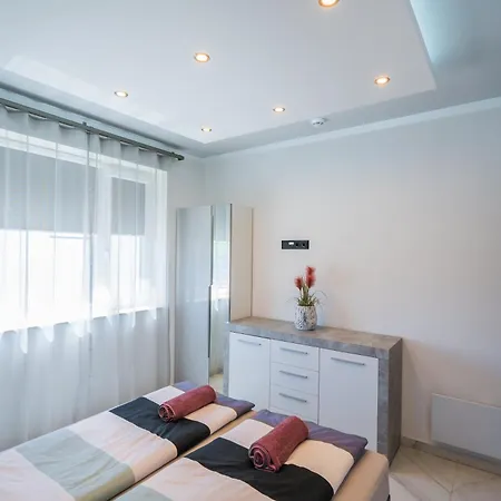 Roni Apartmán *