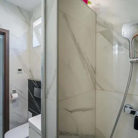 Roni Apartmán *